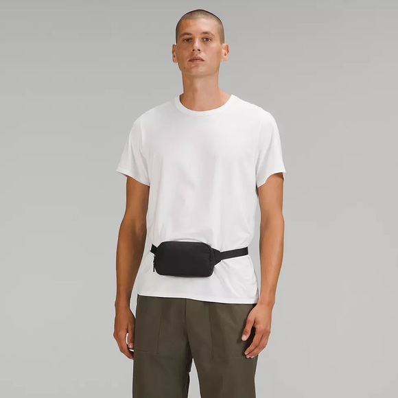 NWT Lululemon Mini Belt Bag in Black - Picture 2 of 10